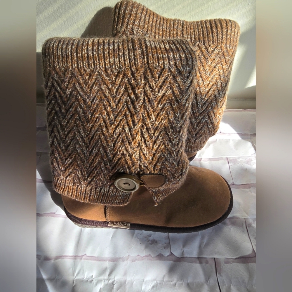 Women's Size 8w Mukluks